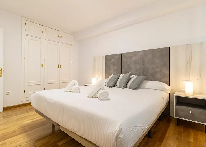 Lägenhet Allo Francos Iv Parking Centro 3 *